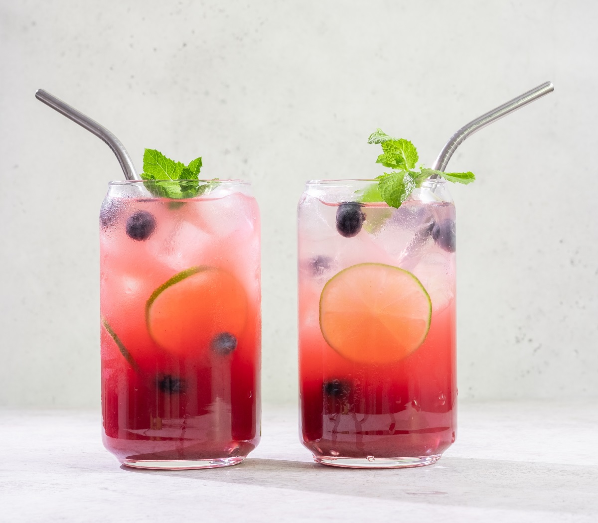 Delicious,Blueberry,Lime,Lemonade,With,Soda,Water,And,Blueberries,On