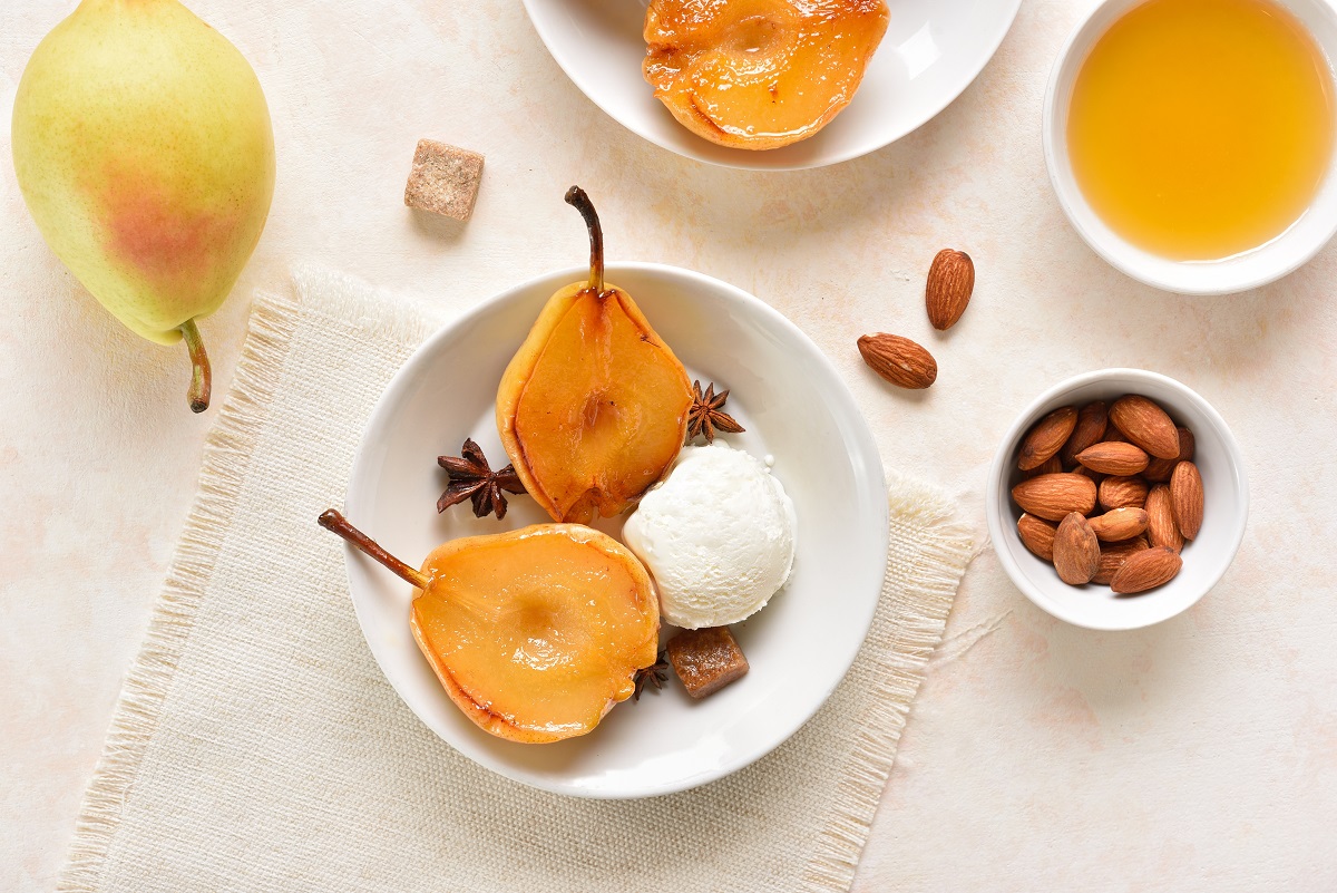 Vanilla,Poached,Pears,With,Ice,Cream,In,Bowl,Over,Light