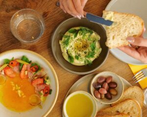 Annie Fine Cooking: Λατρεία για την εποχικότητα στο μπιστρό του Νέου Κόσμου