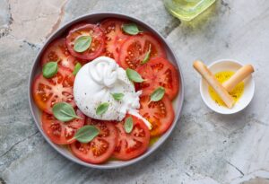 Γιατί μπερδεύουμε τη burrata με τη mozzarella