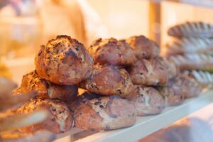 Η νέα μαγεία του ψωμιού; Τα micro bakeries αλλάζουν το τοπίο της Αθήνας – Ποια περιμένουμε να ανοίξουν