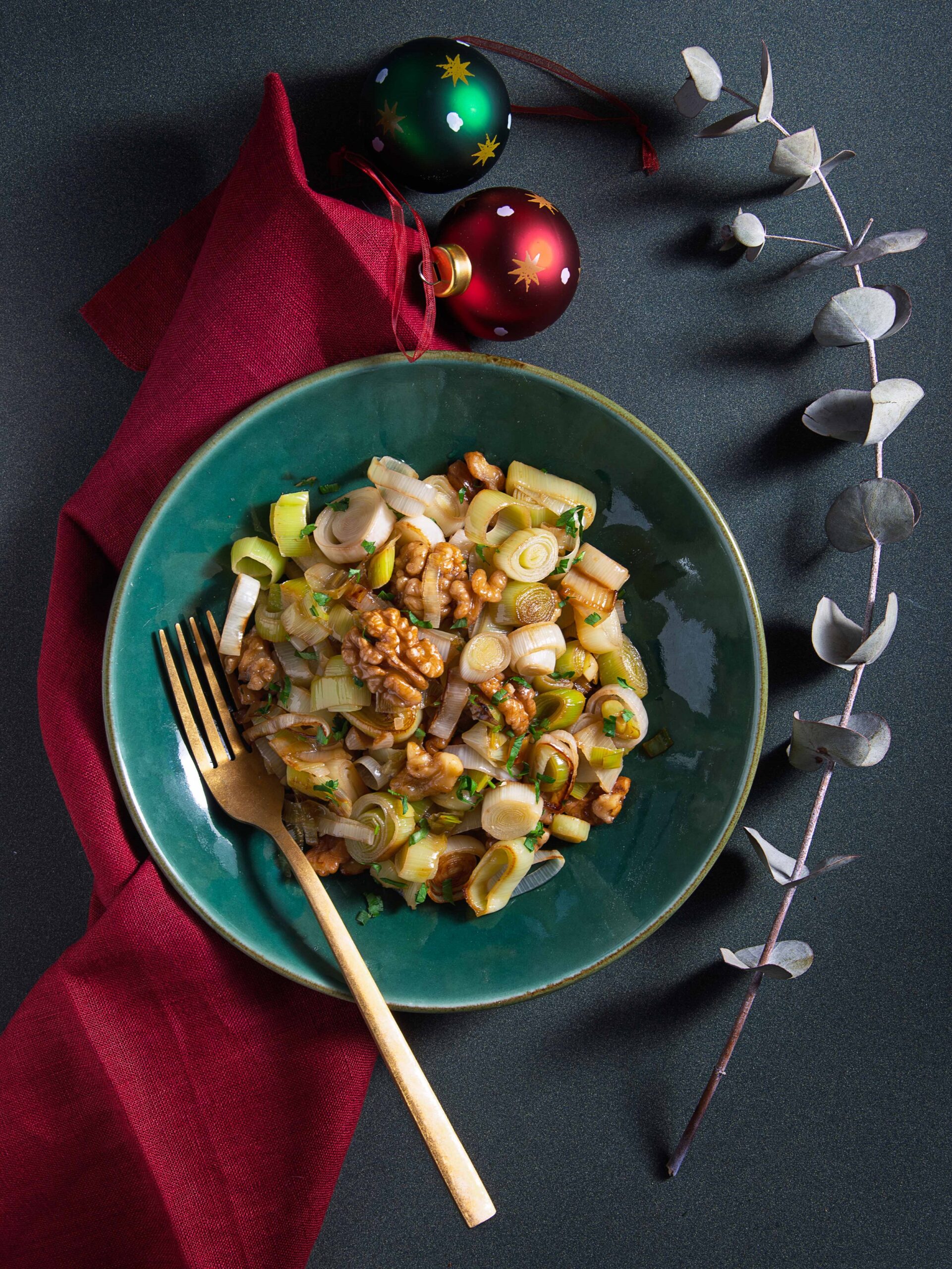 zesti-salata-prasa-karydia-anoigma