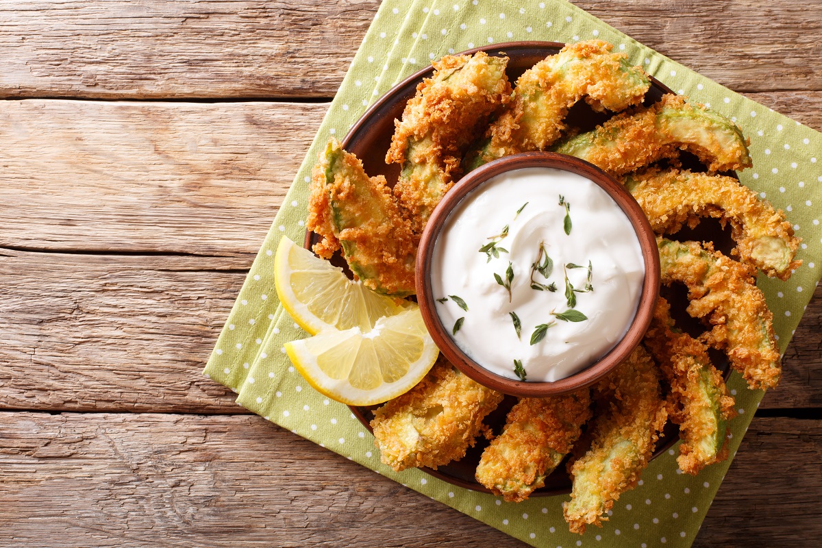 Portion,Of,Deep-fried,Golden,Avocado,In,Breading,With,Sauce,And