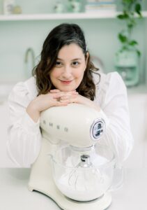 Madame Gâteaux: Mια σύγχρονη influencer που μάς μαθαίνει ζαχαροπλαστική με έξτρα δόσεις χιούμορ
