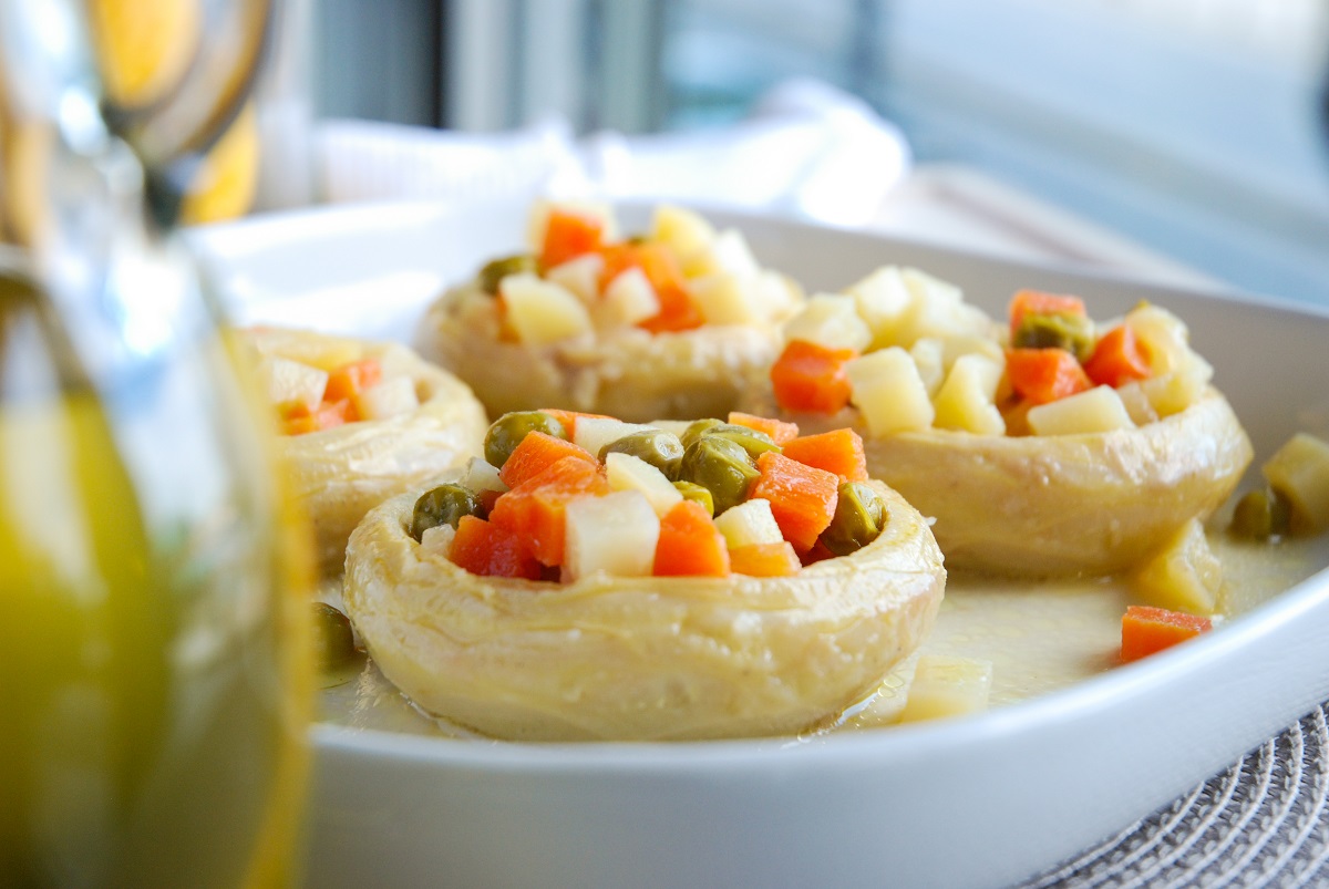 Turkish,Style,Cooked,Artichoke,With,Peas,,Potatoes,And,Carrots,On
