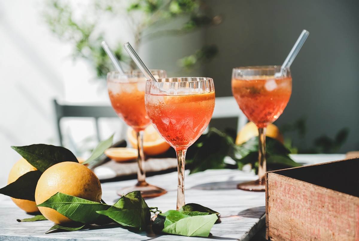 Aperol,Spritz,Aperitif,Alcohol,Cocktail,In,Glasses,With,Fresh,Oranges