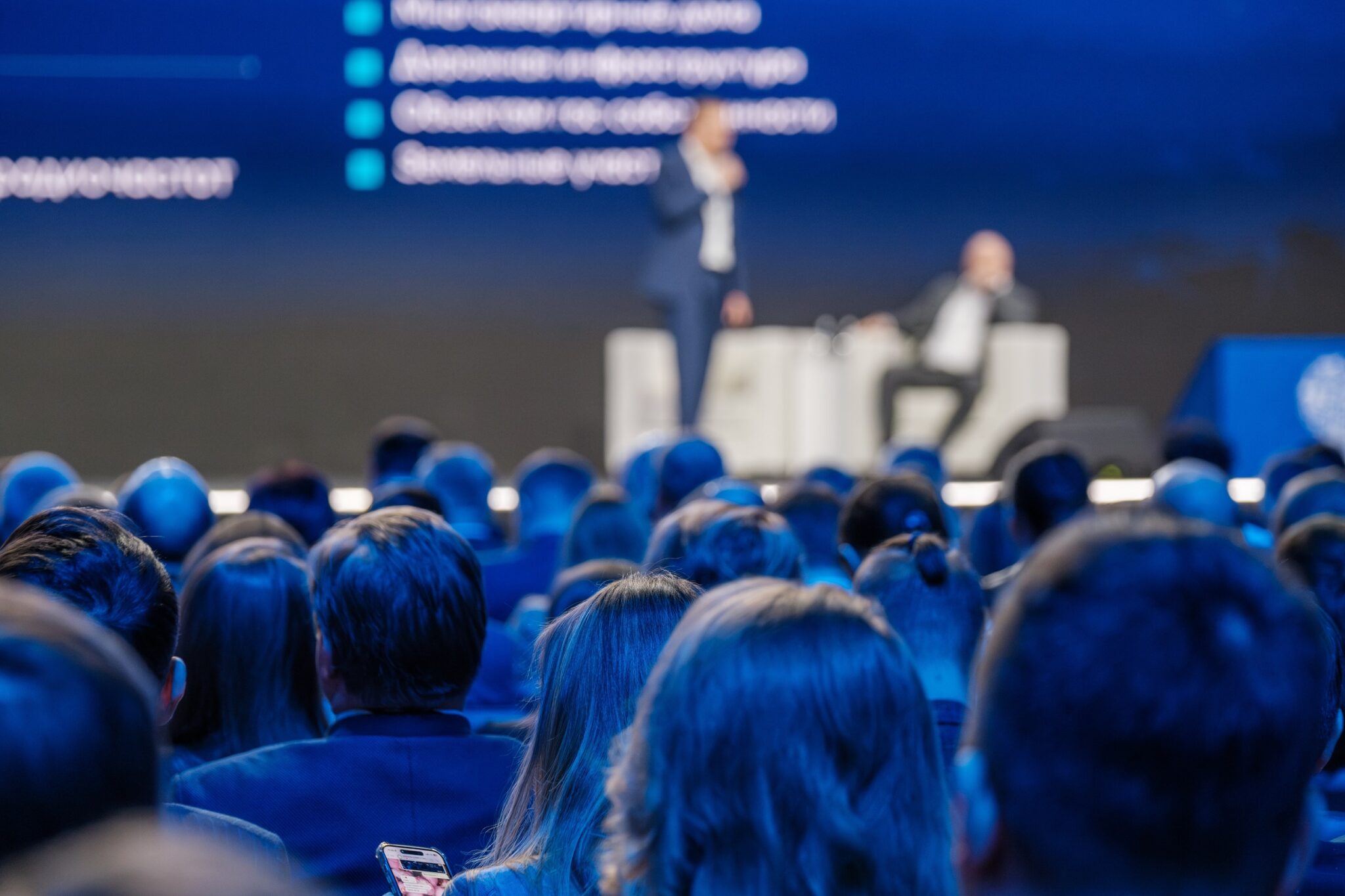 Focused,Audience,At,A,Business,Conference,Listening,To,An,Expert