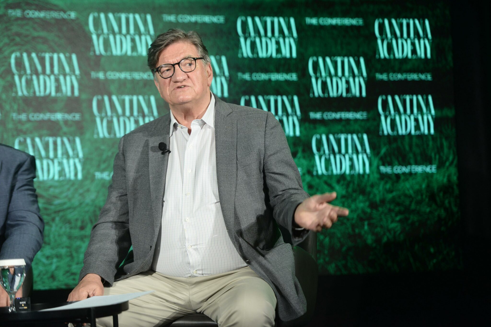 f6d7466f-b3a5-49c6-ac7d-c241a904fc2b