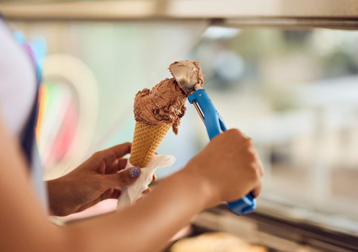 Close-up,Of,A,Female,Putting,A,Scoop,Of,The,Ice