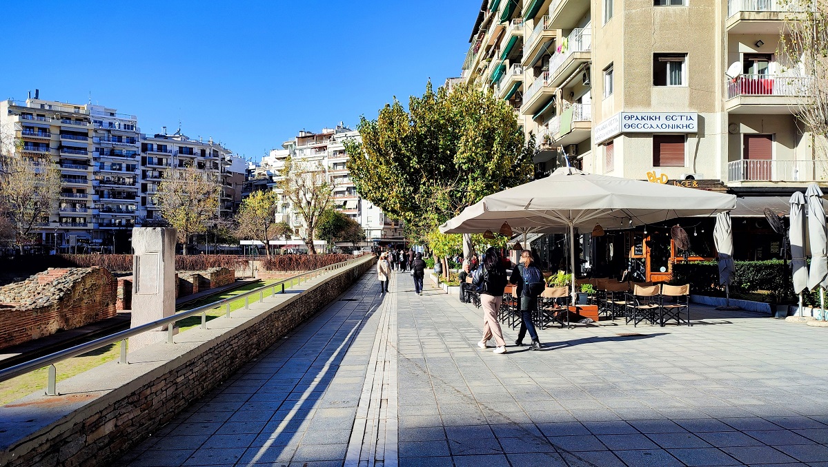 Thessaloniki,,Greece,-,January,5th,2025:,Photo,Of,People,Strolling