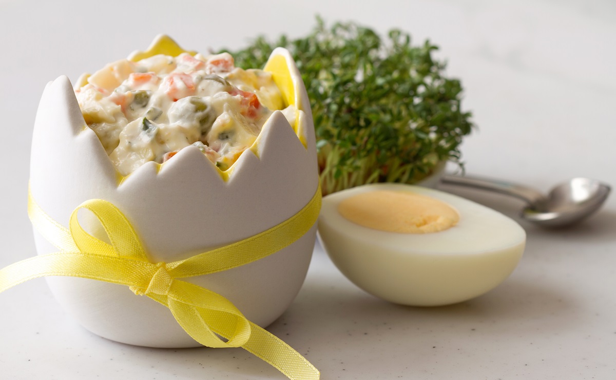 Vegetable,Salad,With,Mayonnaise,In,Eggshell,Shaped,Bowl,,Egg,And