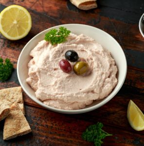 Taramasalata,Dip,With,Pita,Bread,And,Olives