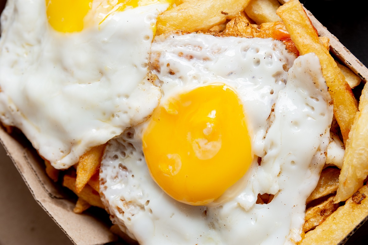 French,Fries,Accompanied,By,Fried,Egg