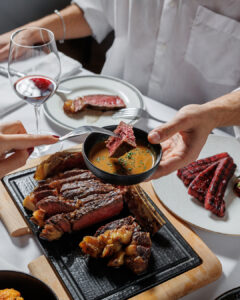 Brutus Tavern: Ανάμεσα στα κορυφαία steakhouse του πλανήτη