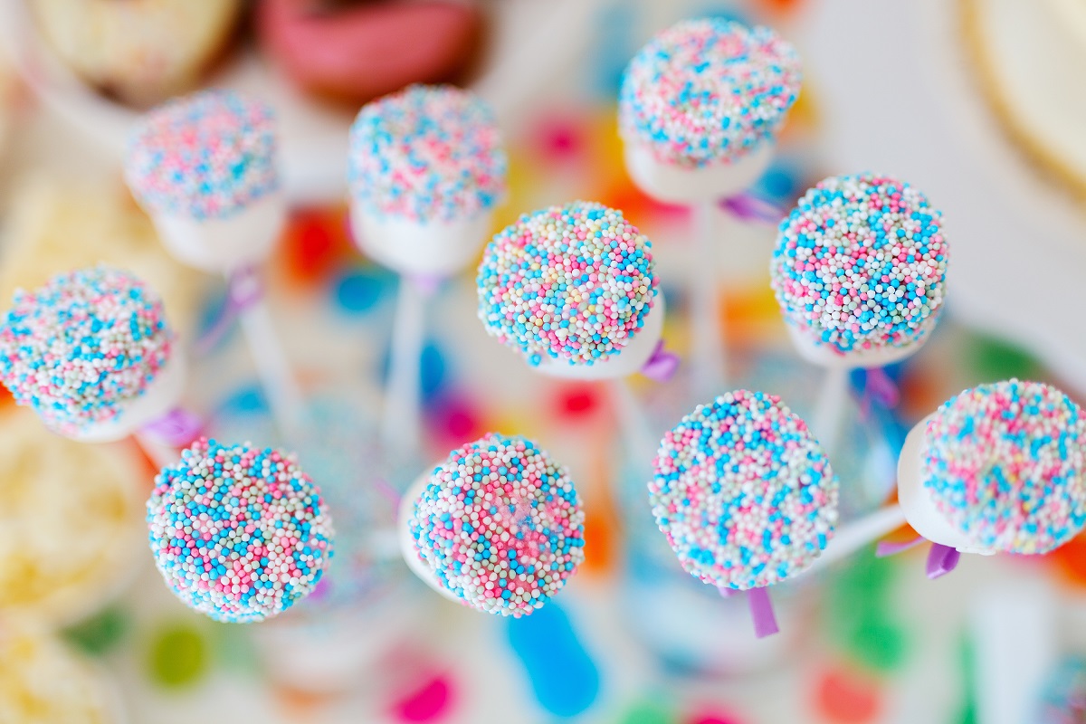 Colorful,Decoration,Of,Kids,Birthday,Party,Table,With,Marshmallows,And