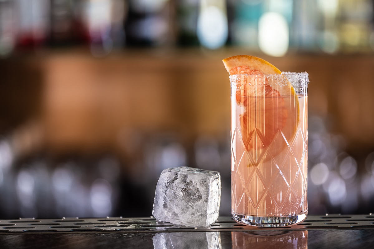 Paloma,Cocktail,With,Tequila,Garnished,With,Grapefruit,On,The,Bar