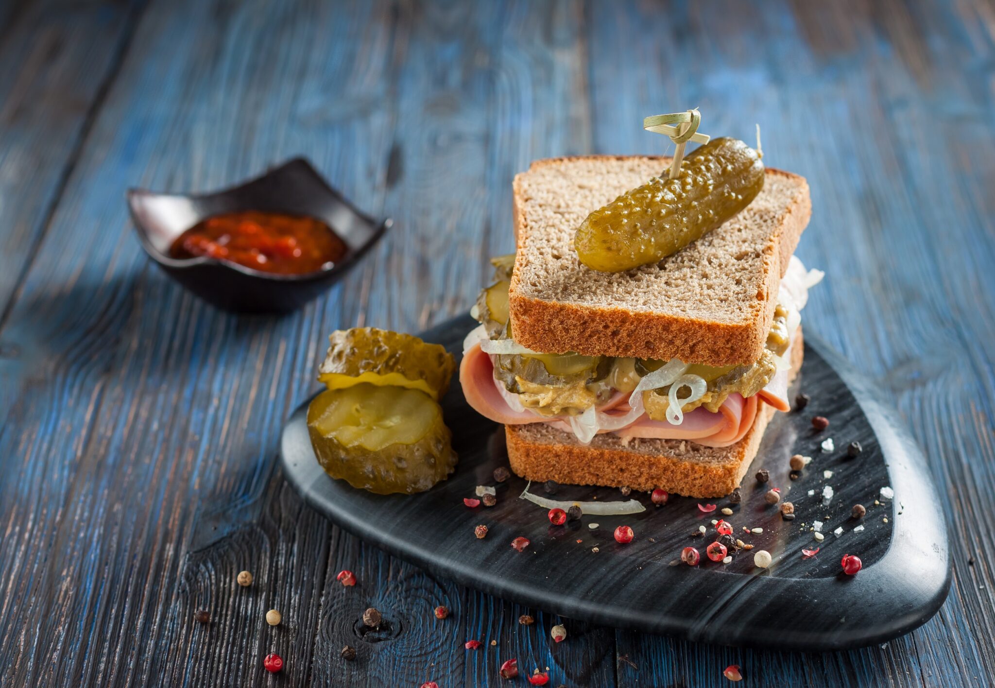 Canadian,Sandwich,Of,Rye,Bread,With,Ham,,Pickles,,Mustard,And