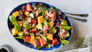 Melon,And,Prosciutto,Mixed,Green,Salad,,Ready,For,Serving.