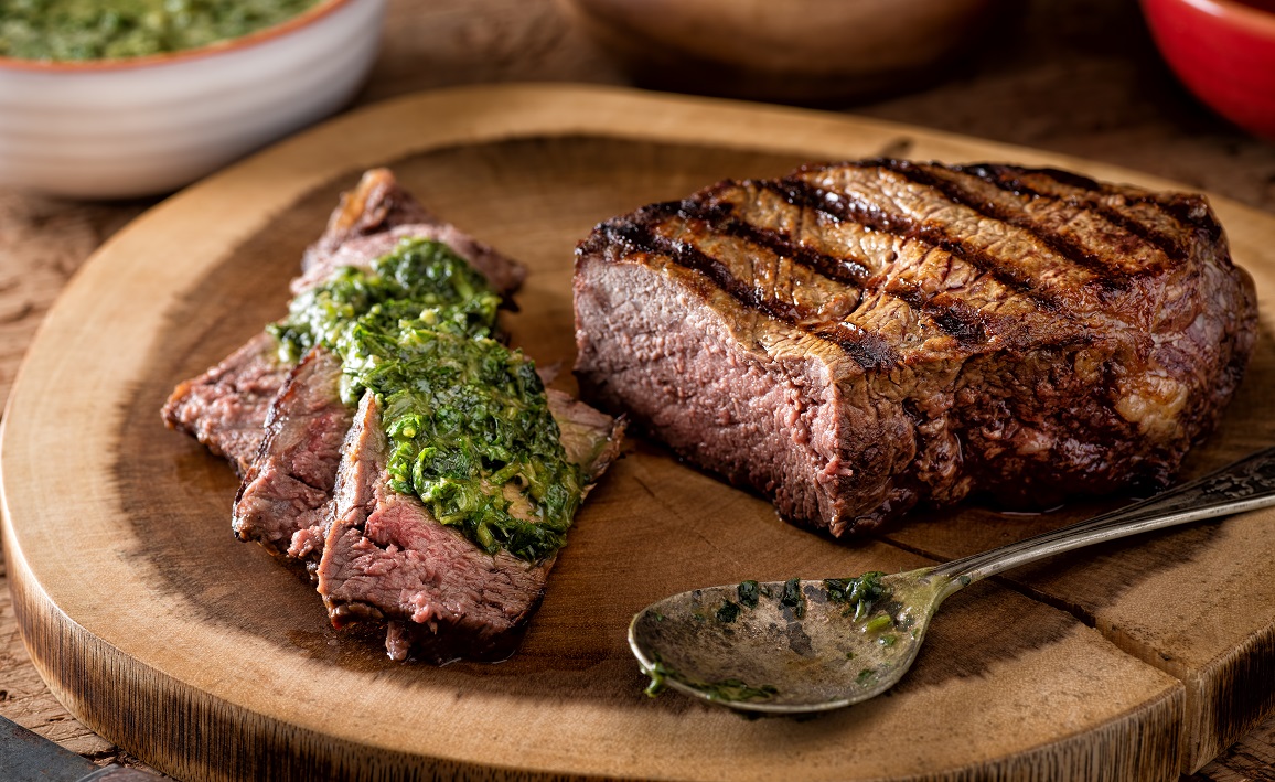 A,Delicious,Medium,Rare,Fire,Grilled,Argentina,Style,Steak,With