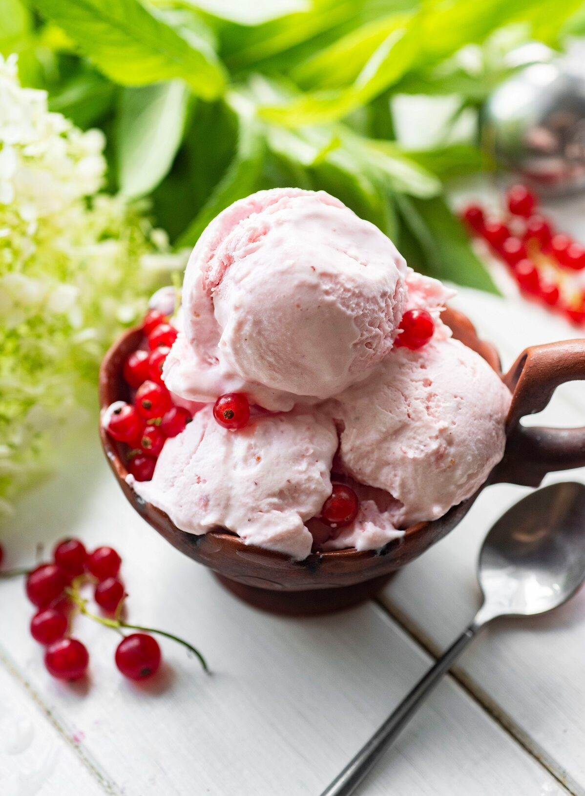 Berry,Ice,Cream,With,Syrup,In,A,Beautiful,Plate,On