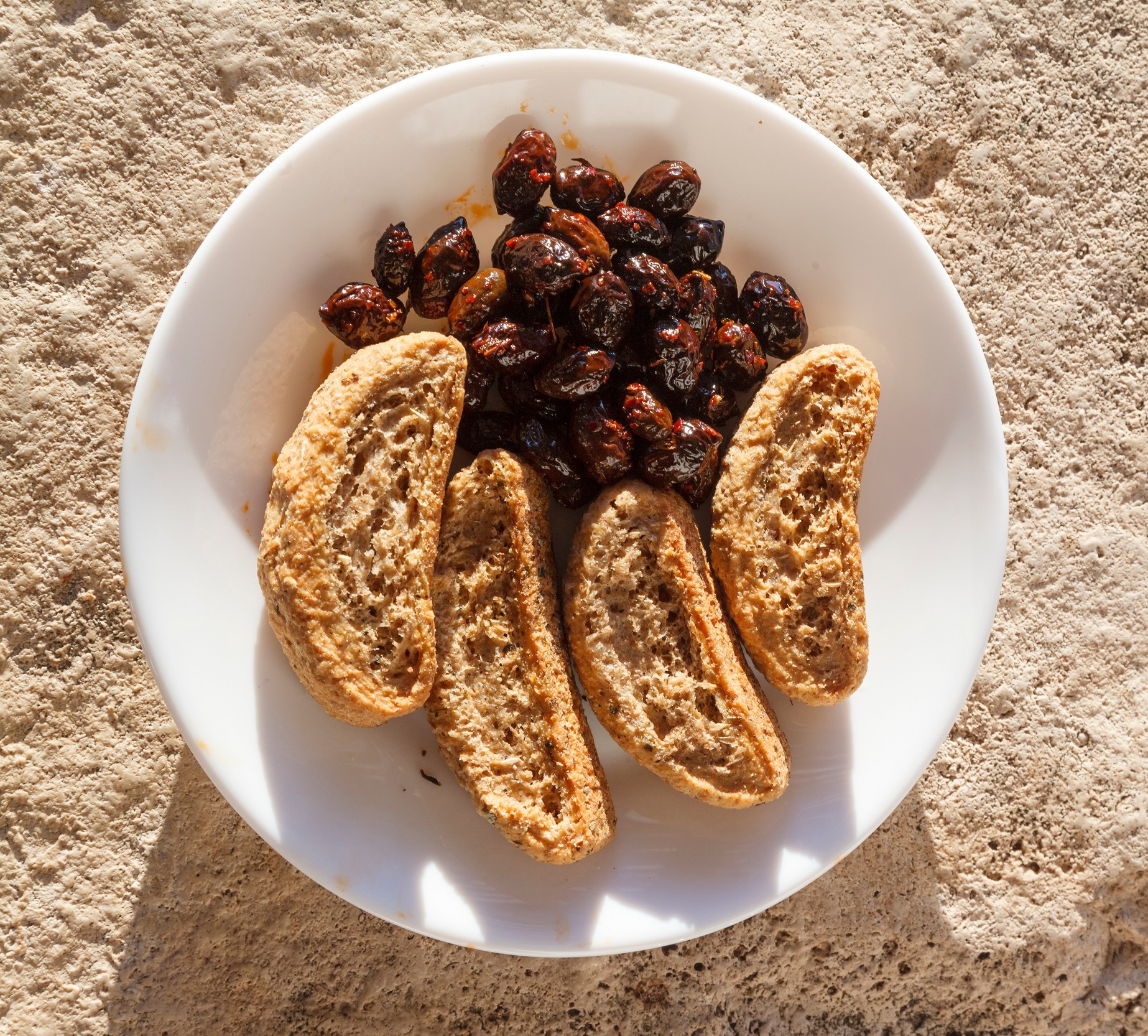 Cretan,Rusks,,Olives,And,Tsikoudia,(raki),,A,Delicious,Snack,Meal