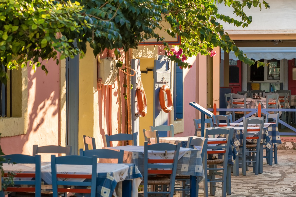 Cozy,Outdoor,Cafe,In,Fiskardo,Fishing,Village,On,Kefalonia,Island,