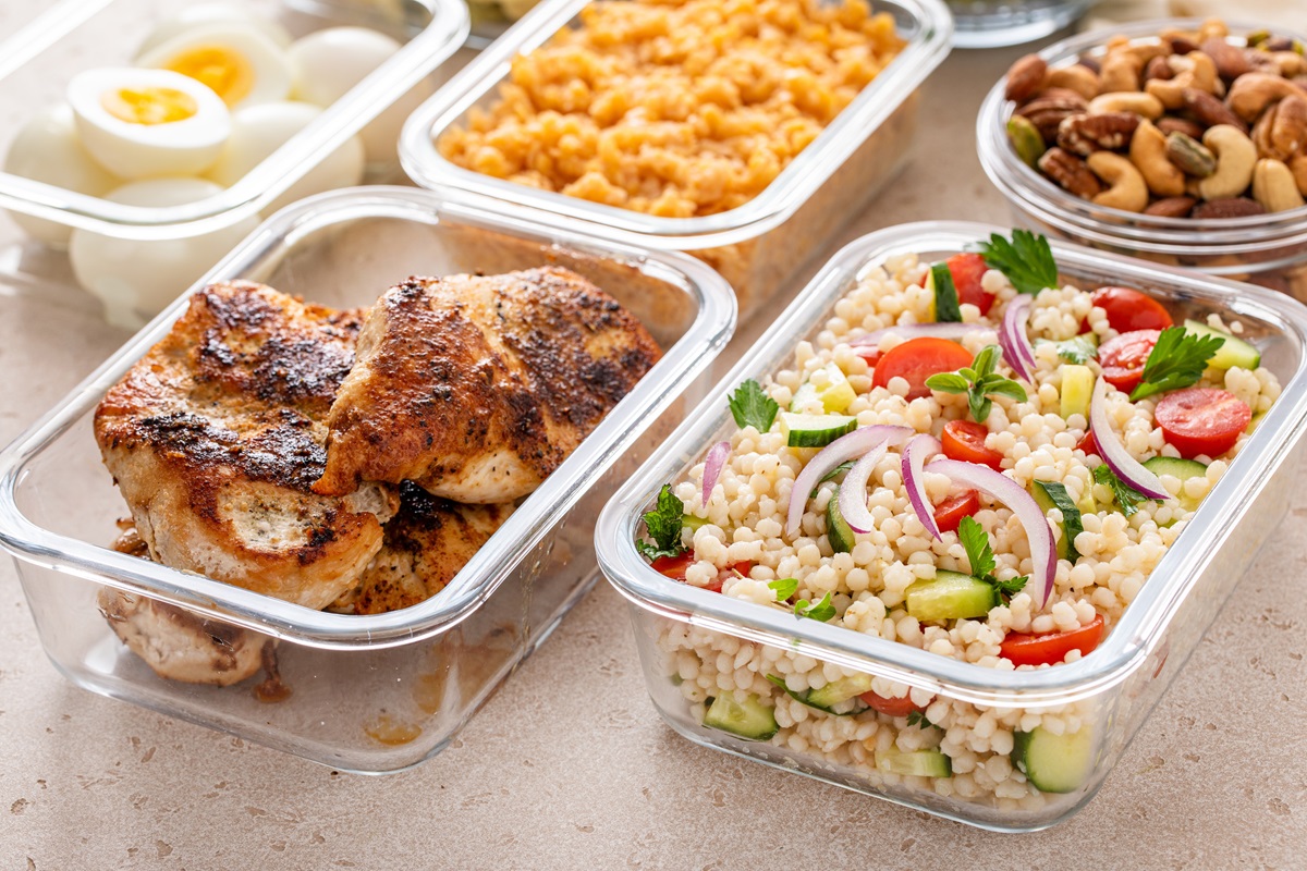 Vegetarian,Meal,Prep,In,Containers,With,Grilled,Chicken,,Eggs,,Lentils,