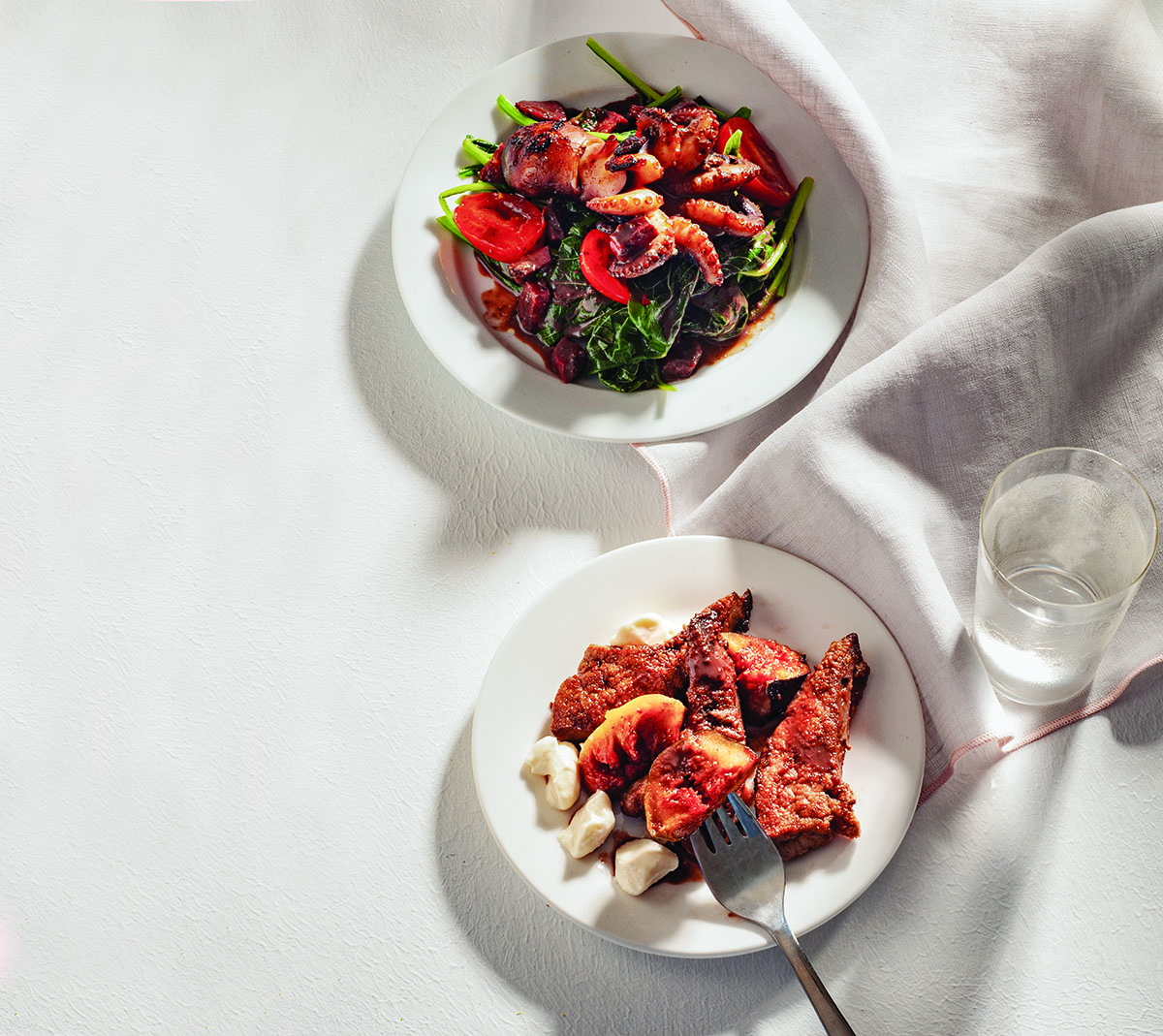 oi_ellines_kai_to_tsipouro_anoigma