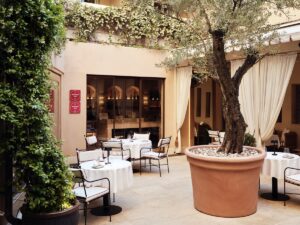 Patio: Αστέρι Michelin με ελληνική ψυχή στη Βουλιαγμένη 