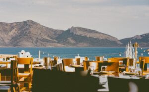 Αβέρτα στο Άνω Κουφονήσι: Το νέο στέκι των ρομαντικών καλοφαγάδων
