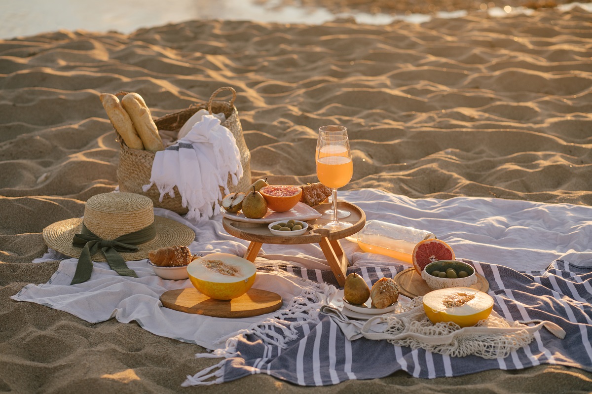 Beautiful,Tasty,Summer,Picnic,With,Lemonade,,Fresh,Fruits,And,Croissants