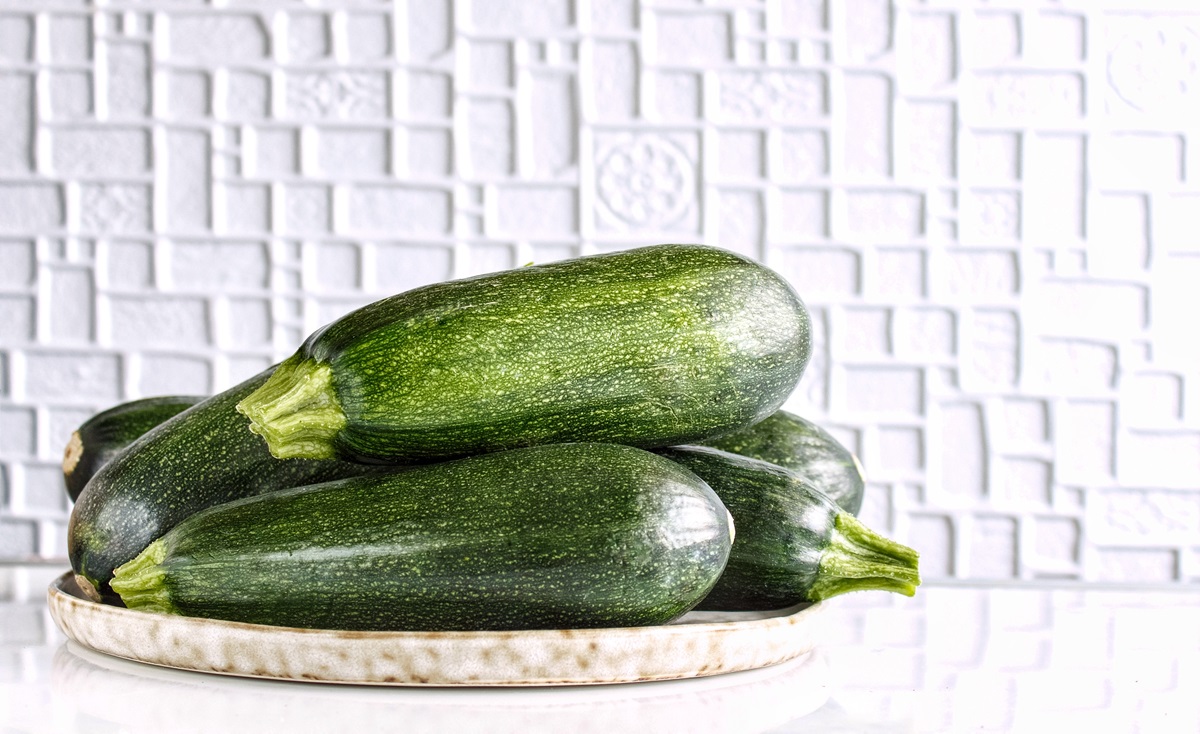 Young,Zucchini,On,A,Ceramic,Plate.,Fresh,,Green,Vegetables,On