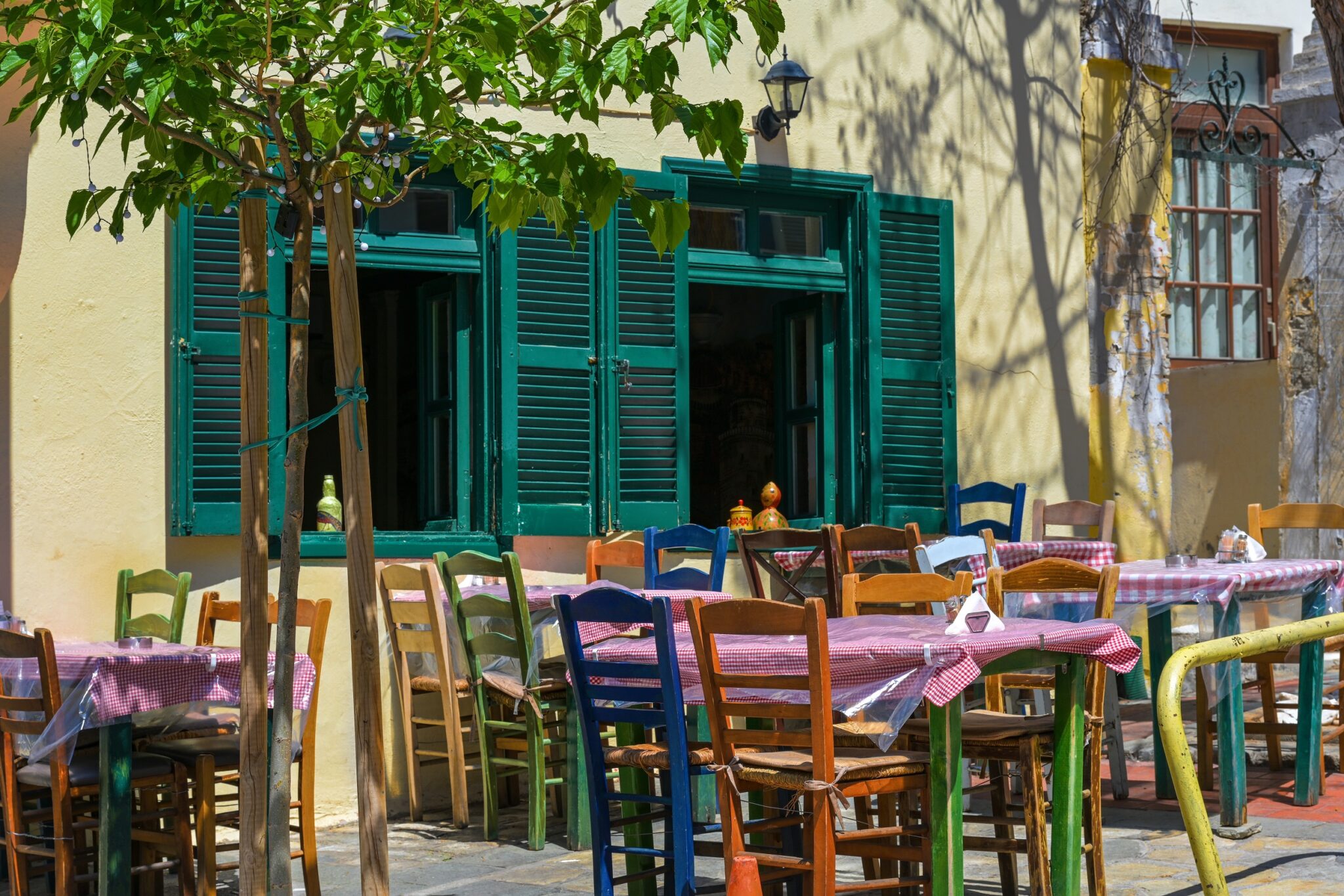 Rustic,Mediterranean,Tavern,Or,Casual,Street,Restaurant,With,Different,Painted