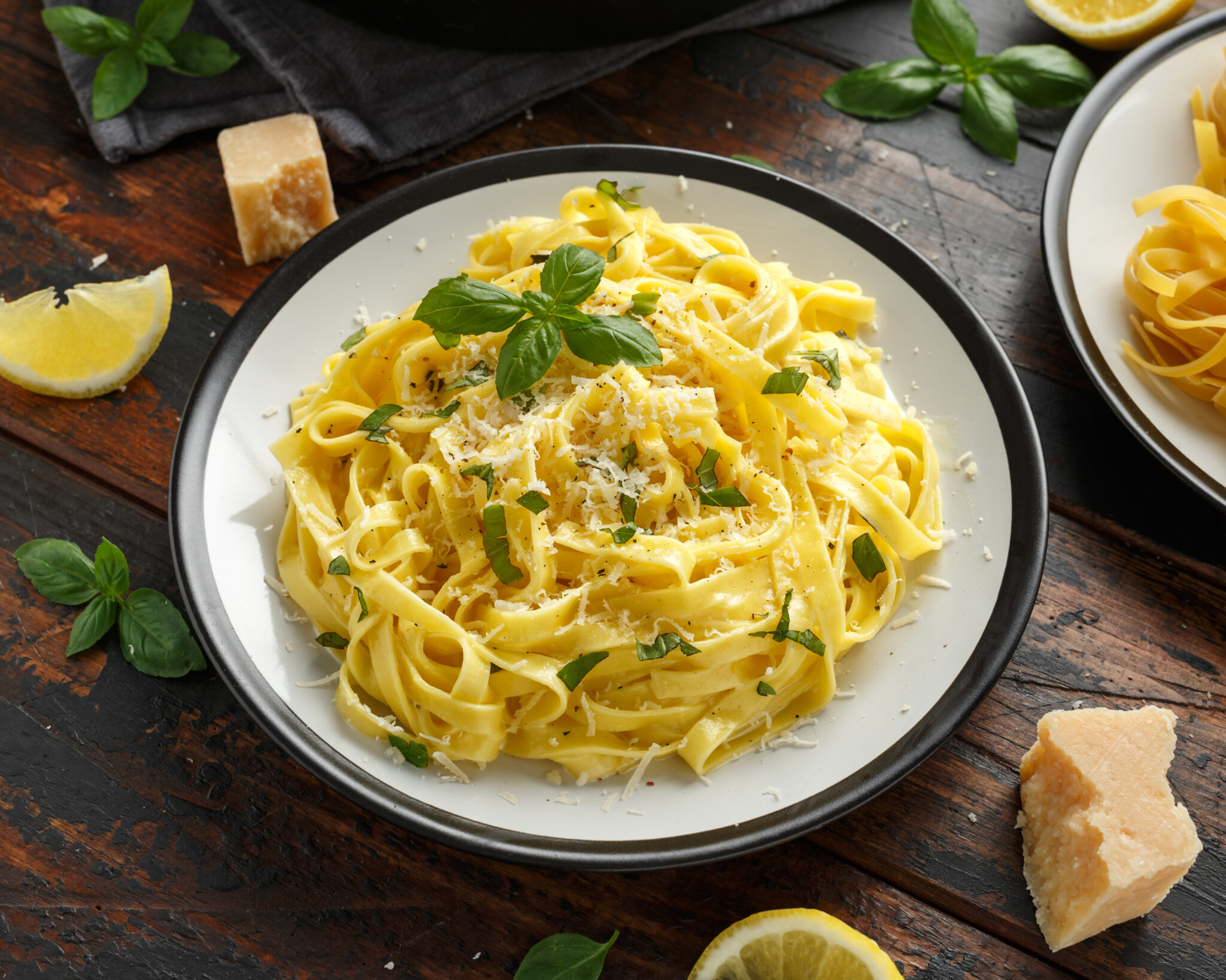 Pasta,Al,Limone,,Lemon,With,Basil,And,Parmesan,Cheese,On