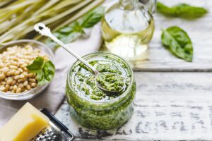 Τα 9 βήματα για την τέλεια πέστο μακαρονάδα, όπως τη φτιάχνουν στην Ιταλία
