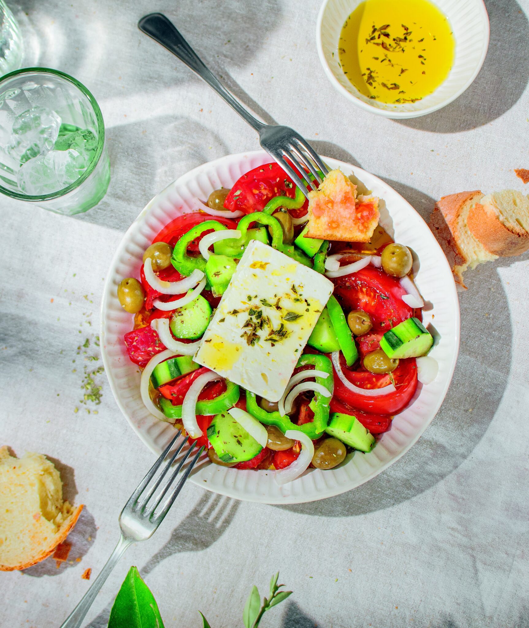 xoriatiki-salata-anoigma