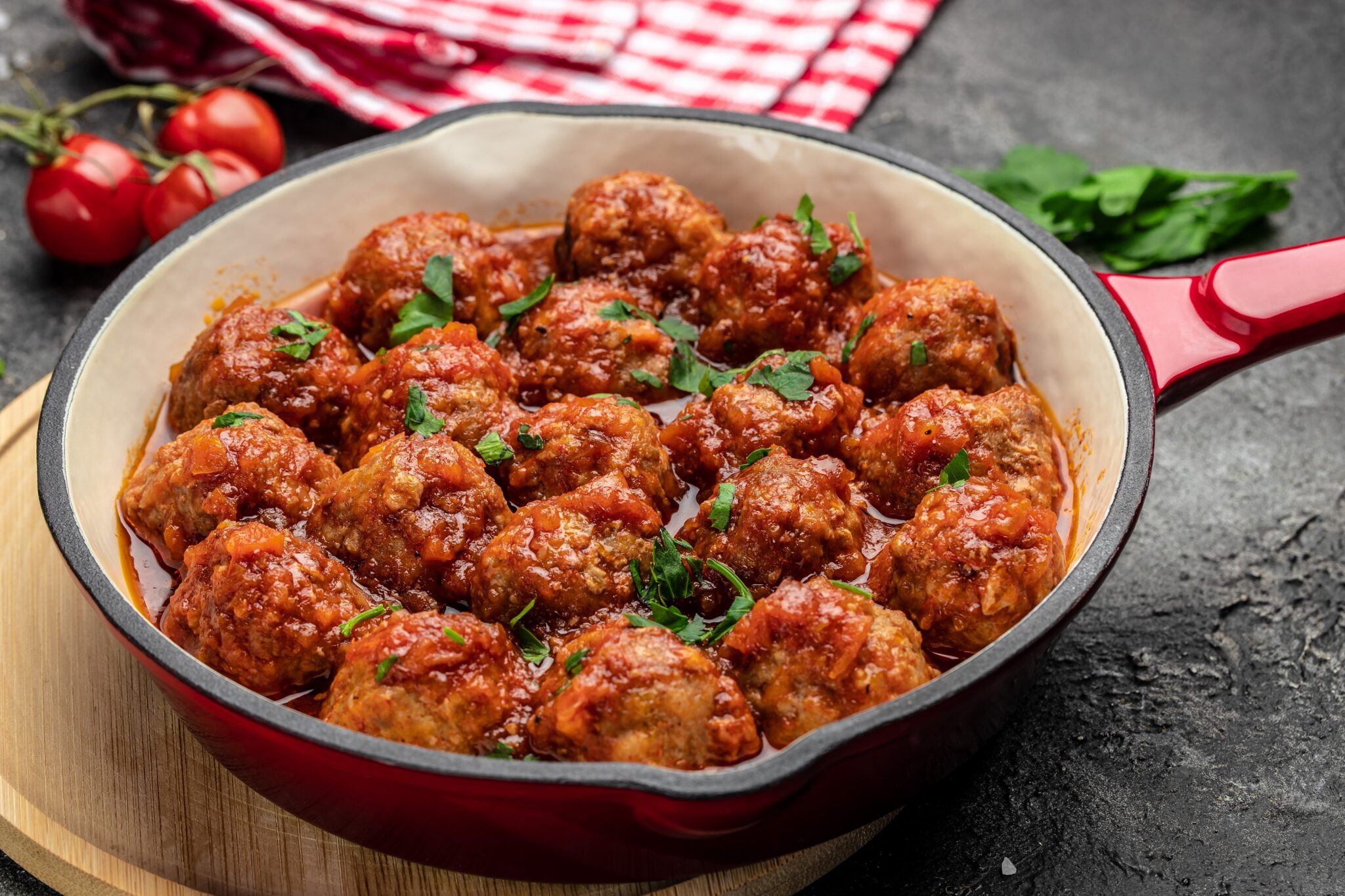 Traditional,Spicy,Meatballs,In,Sweet,And,Sour,Tomato,Sauce.,Restaurant