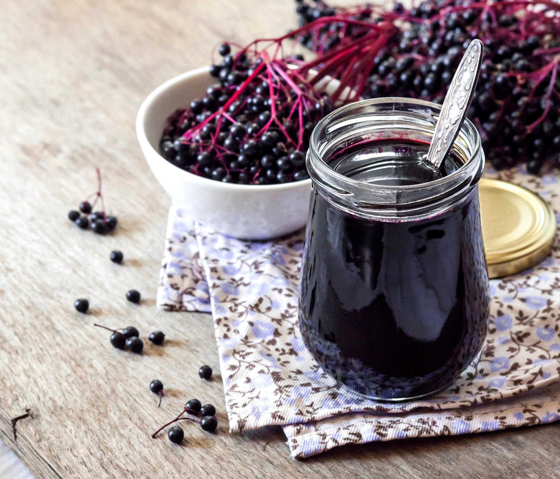 Homemade,Black,Elderberry,Syrup,In,Glass,Jar,And,Bunches,Of