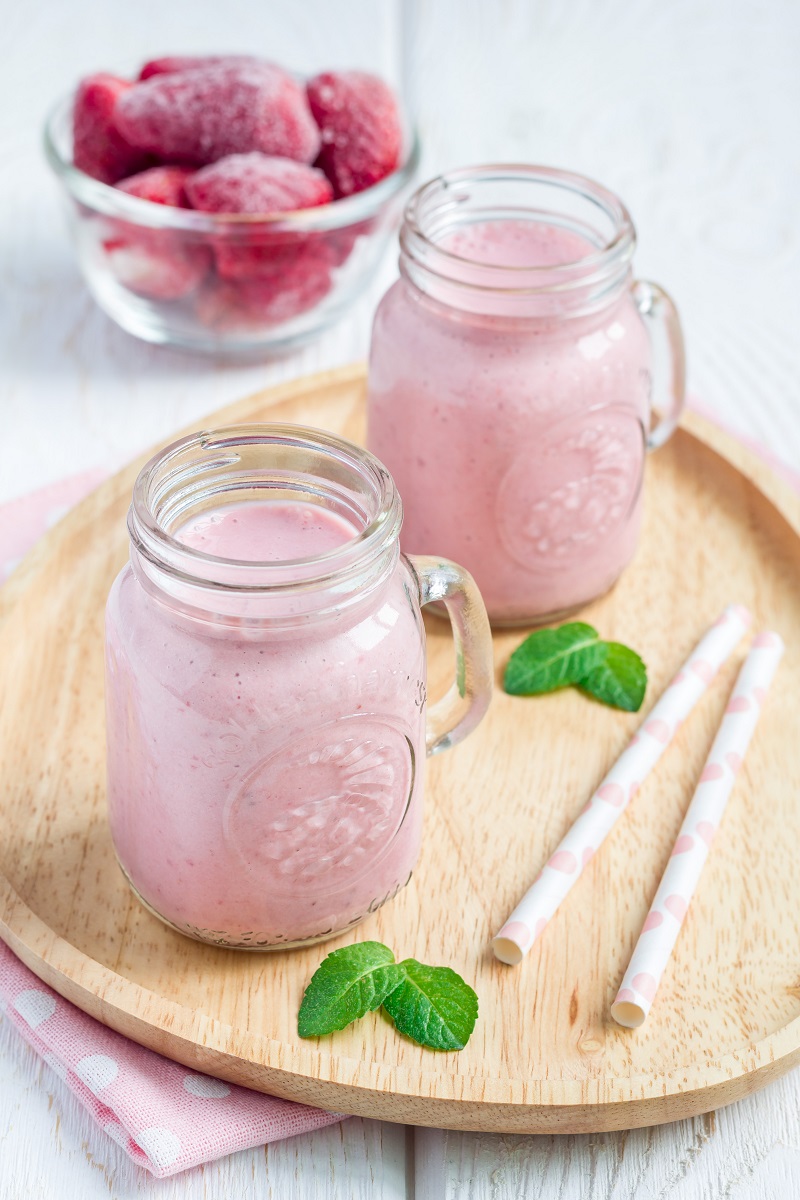 Strawberry,Cheesecake,Smoothie,With,Cream,Cheese,And,Milk,,Vertical