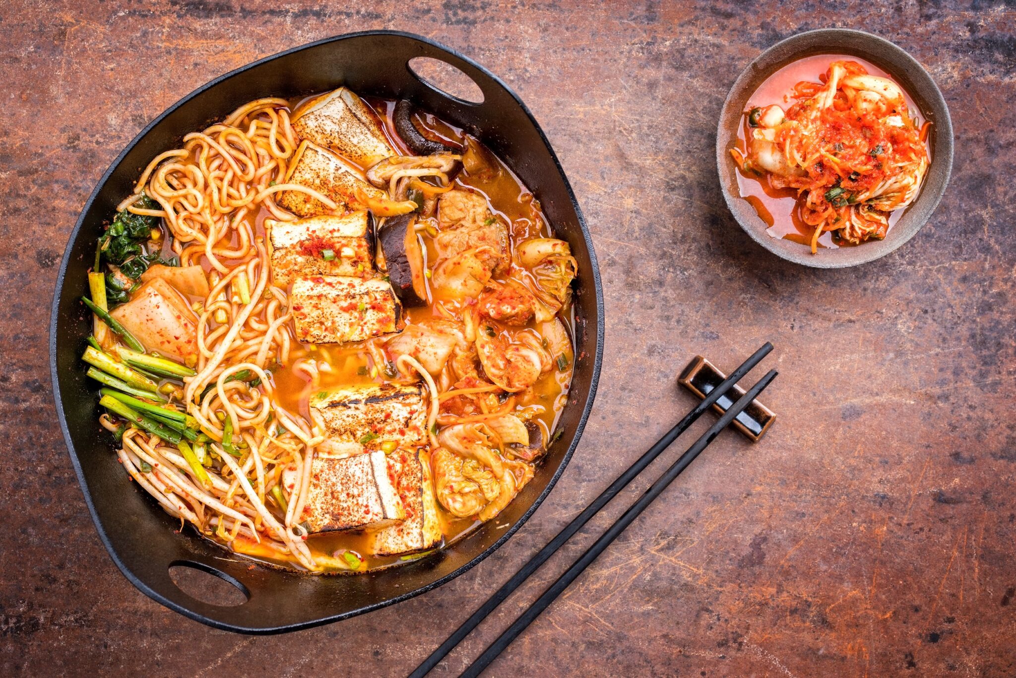 Traditional,Korean,Kimchi,Jjigae,With,Grilled,Pork,Belly,And,Ramen