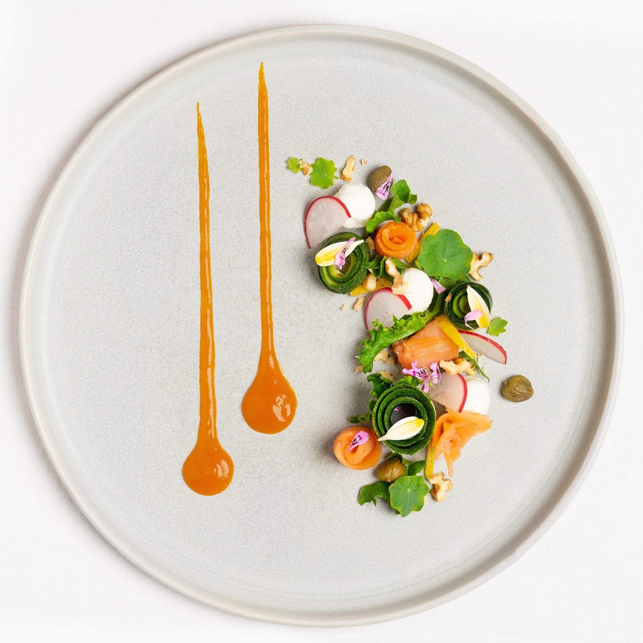 Table,Top,View,Of,Minimalist,And,Elegant,Fine,Dine,Smoked