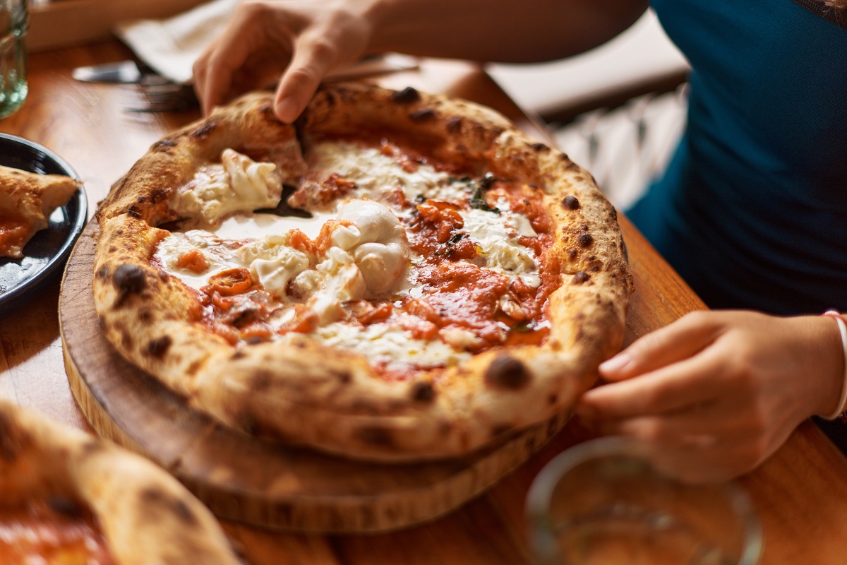 Close,Up,Italian,Thick,Tomato,Pizza,With,Burata,Cheese,Yummy