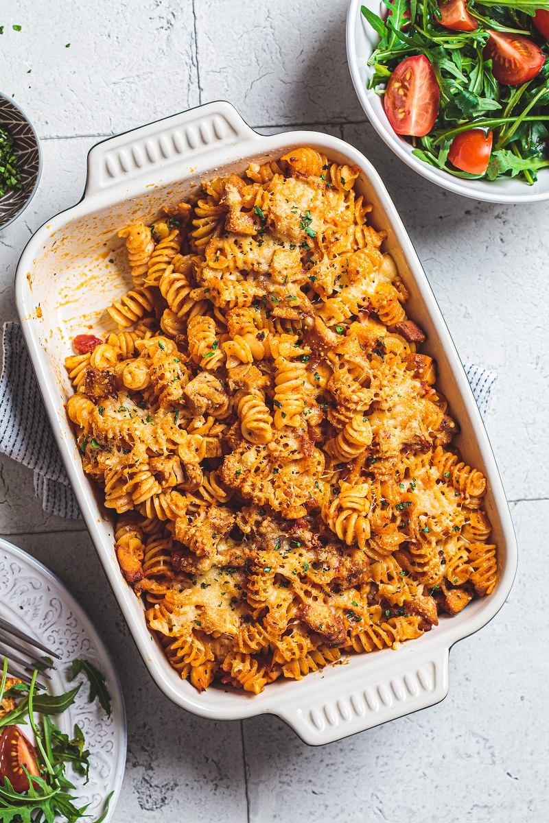 Baked,Pasta,With,Chicken,And,Cheese,In,The,Oven,Dish,