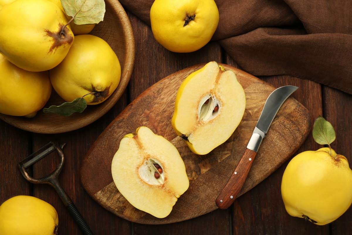 Tasty,Ripe,Quince,Fruits,,Peeler,And,Knife,On,Wooden,Table,