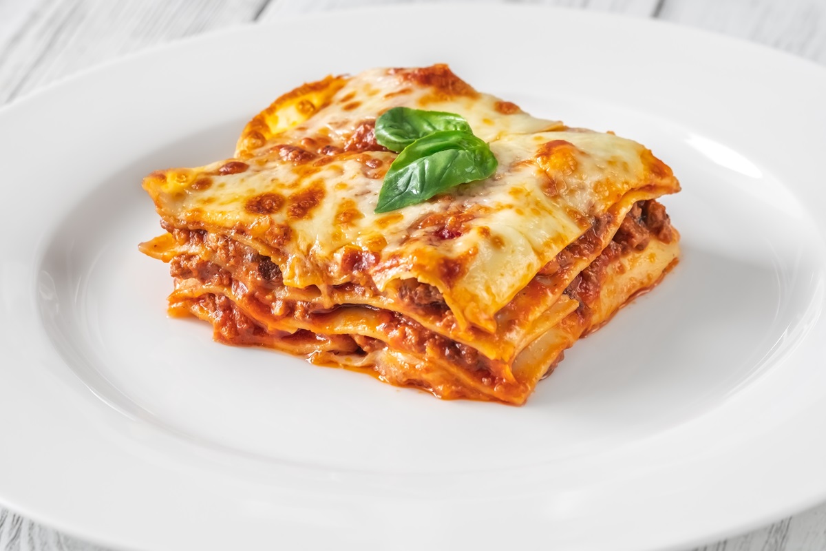 Portion,Of,Traditional,Italian,Lasagne,On,White,Plate