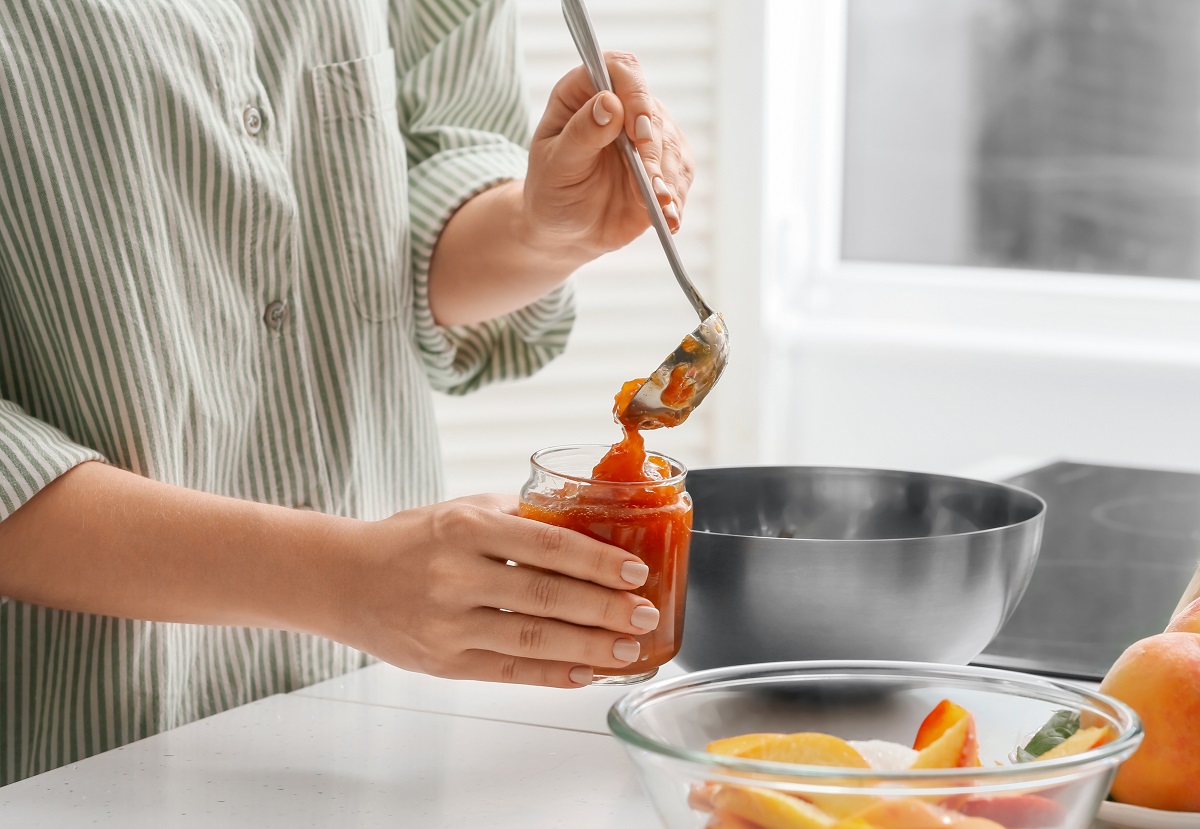 Woman,Pouring,Tasty,Peach,Jam,From,Bowl,Into,Jar
