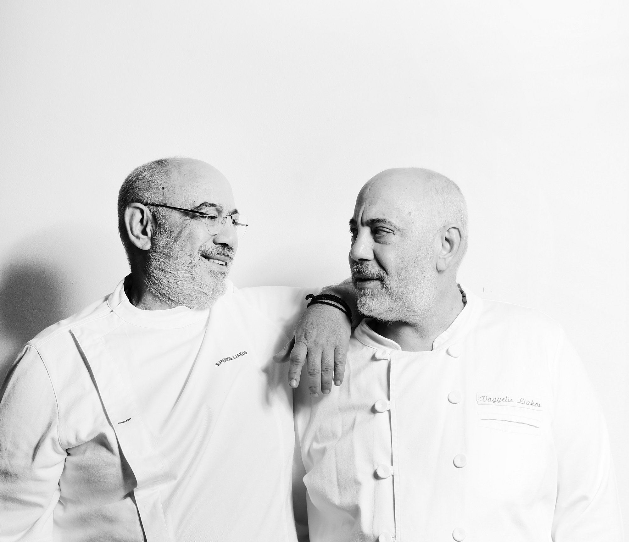 aderfoi-liakou-anoigma2