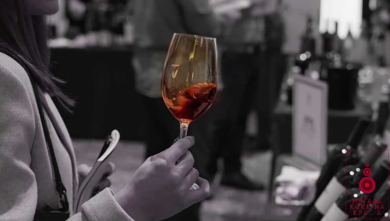 megala kokkina krasia anoigma