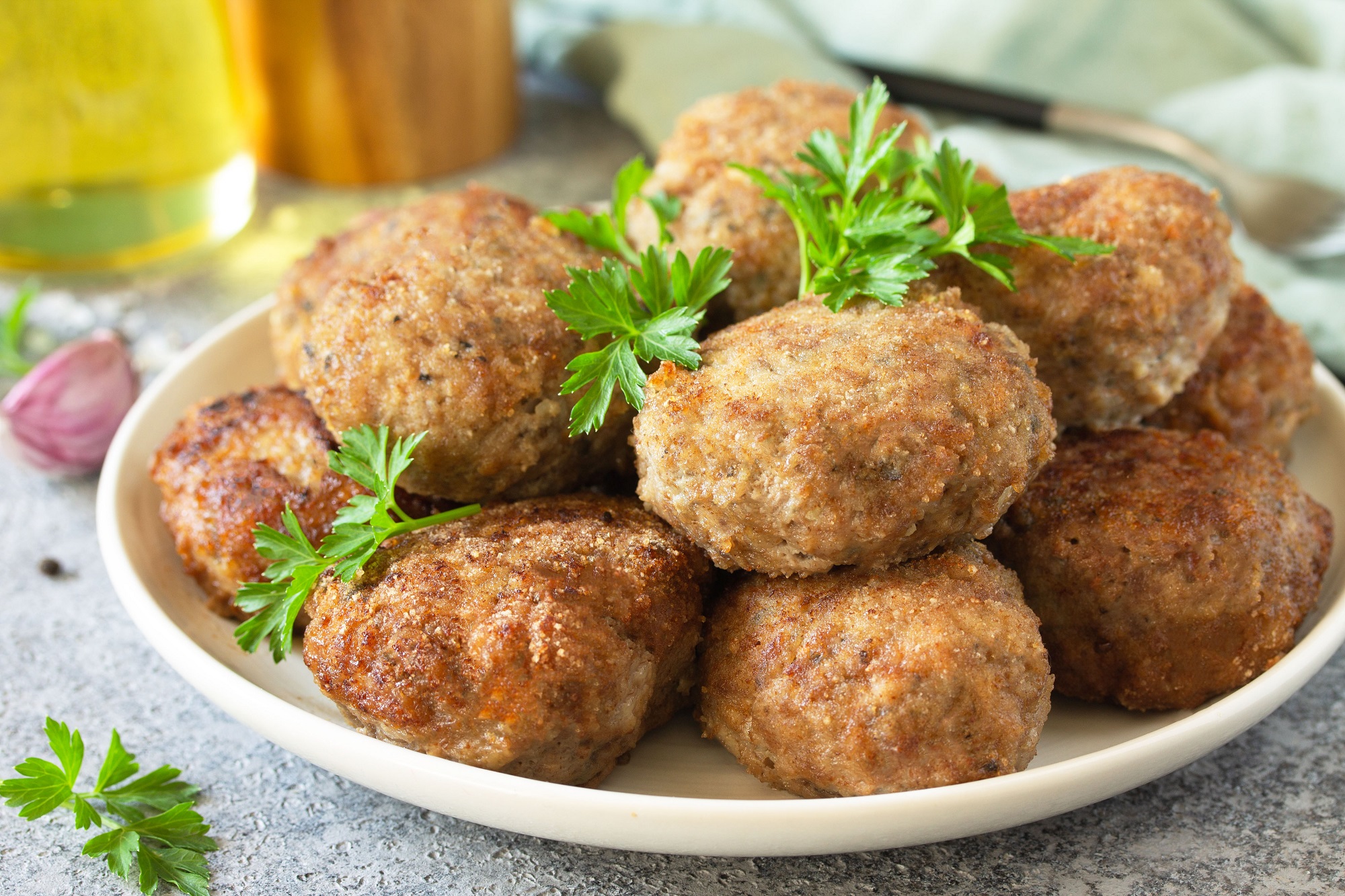 Homemade,Juicy,Delicious,Meat,Cutlets,In,Plate,Close-up,,Meatballs,From