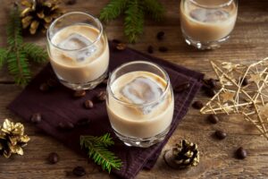 Σπιτικό Baileys: Το λικέρ που φτιάχνεται σε 5 λεπτά και γίνεται το απόλυτο κέρασμα